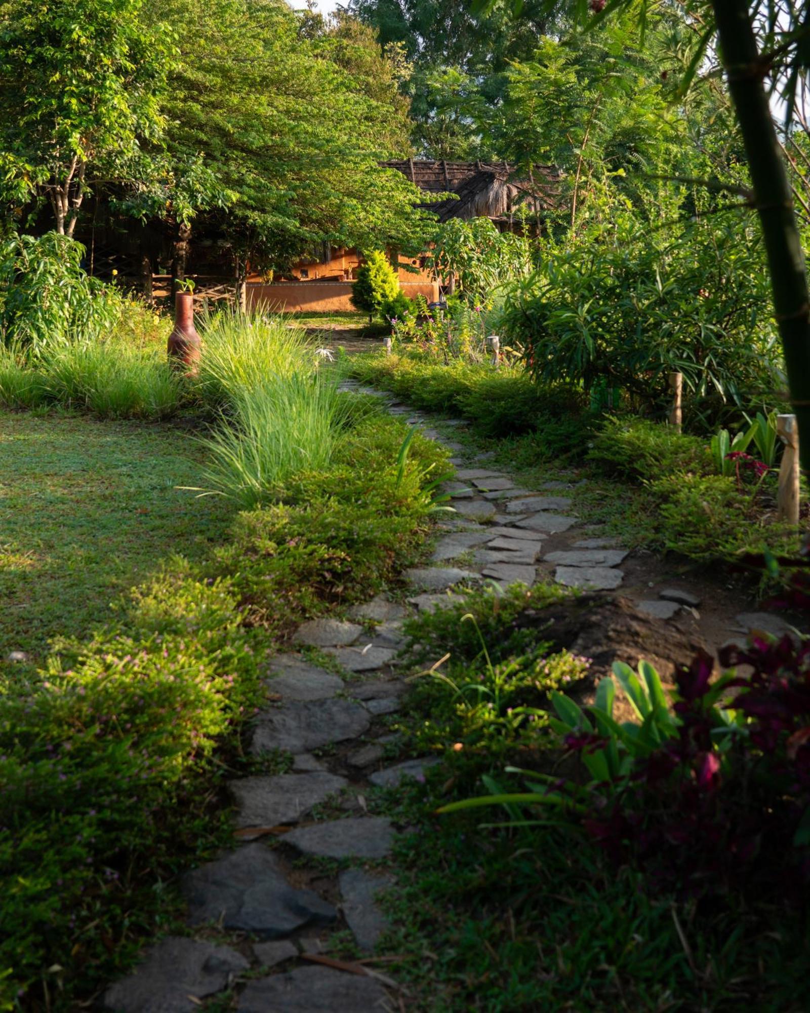 Hotel The Mudhouse Marayoor Munnar Esterno foto