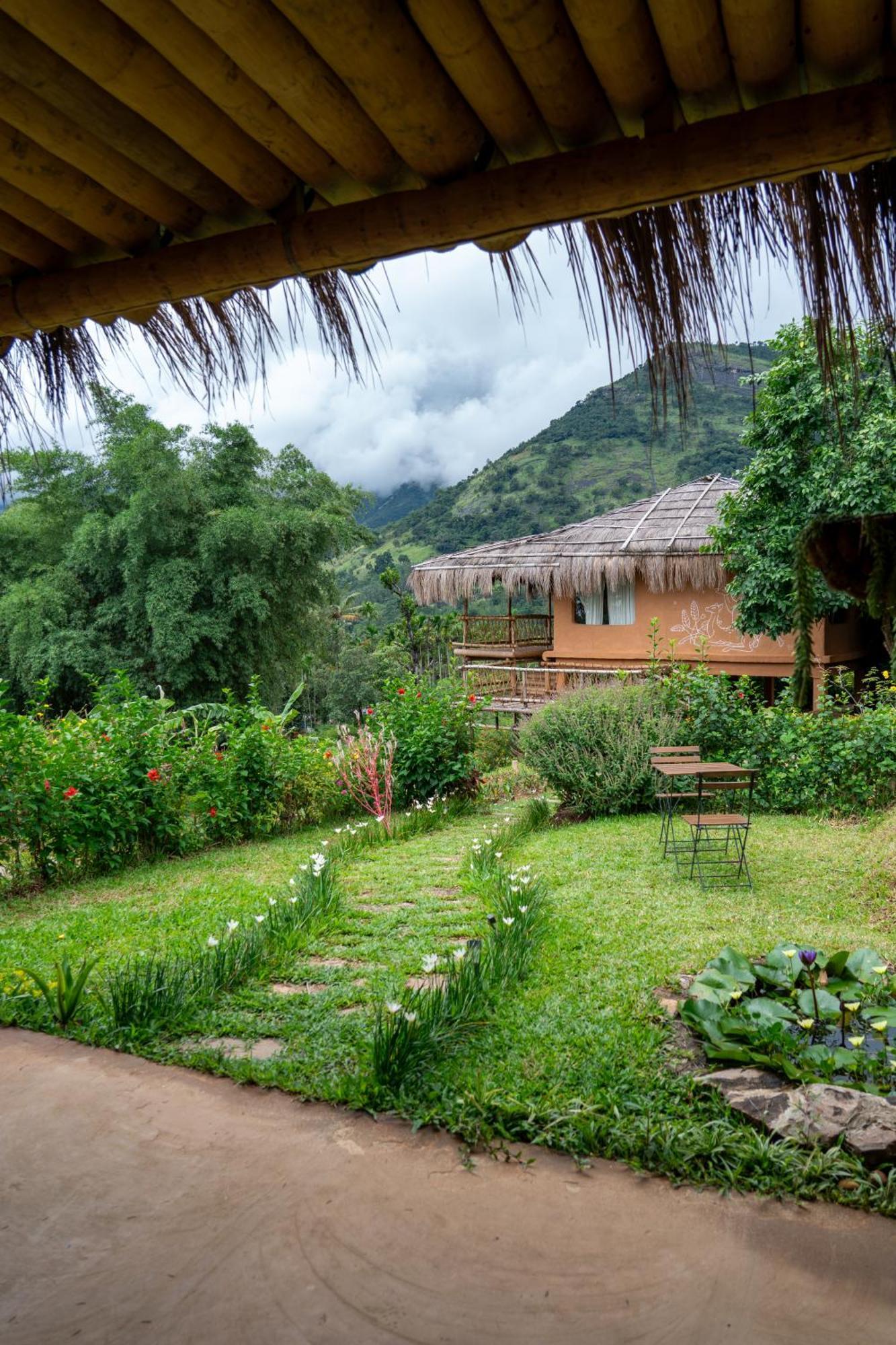 Hotel The Mudhouse Marayoor Munnar Esterno foto